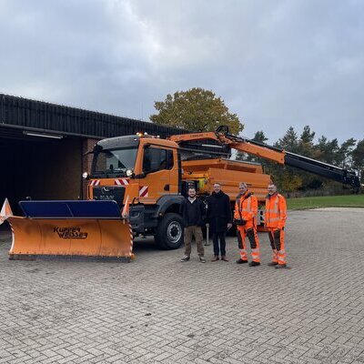 Der neue LKW wurde beim Bauhof der Samtgemeinde Zeven vorgestellt